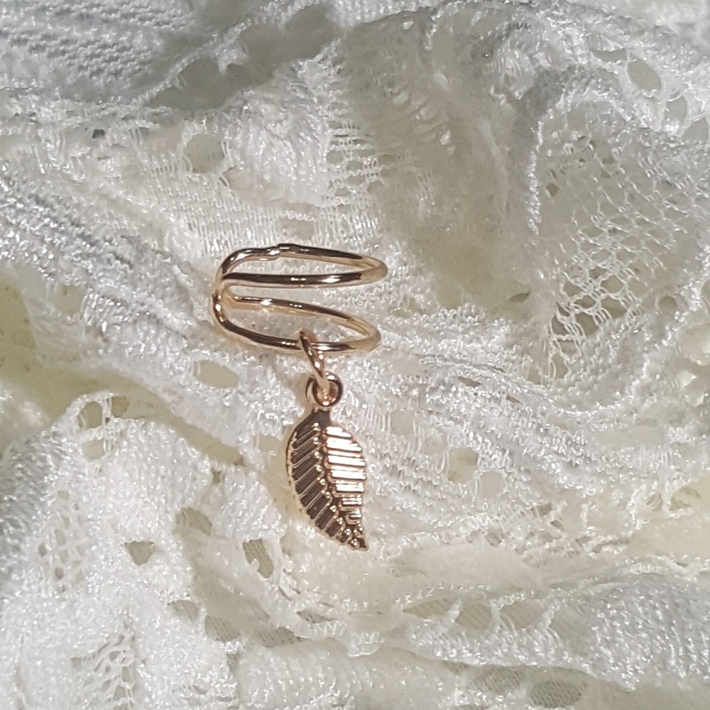 Ear cuff